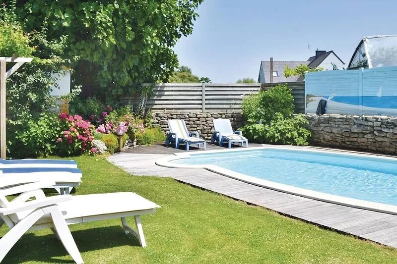 Villa with heated pool 900m from the sandy beach