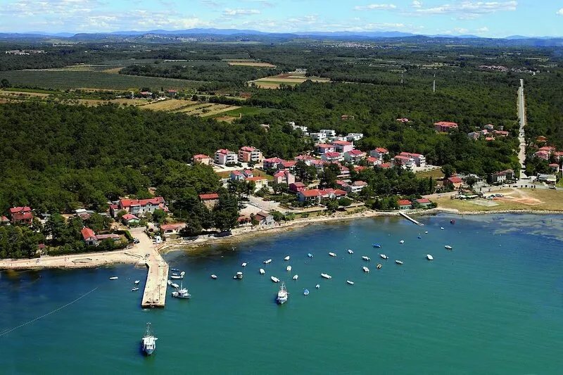 Luxurious Villa Novigrad with Swimming Pool