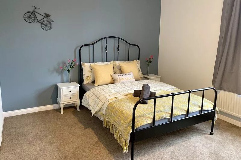 Gordon House, 4 Bedroom Home from Home in Kettering