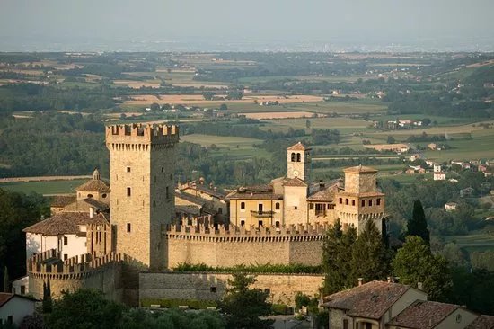 Al Borgo Incantato di Vigoleno - l'Enoteca Piacentina