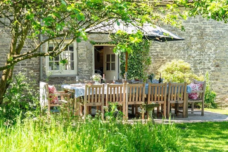 Impressive Georgian Farmhouse with hot tub and games room  - Yew Tree Farmhouse