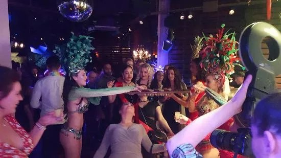 Revolucion de Cuba NIGHTLIFE