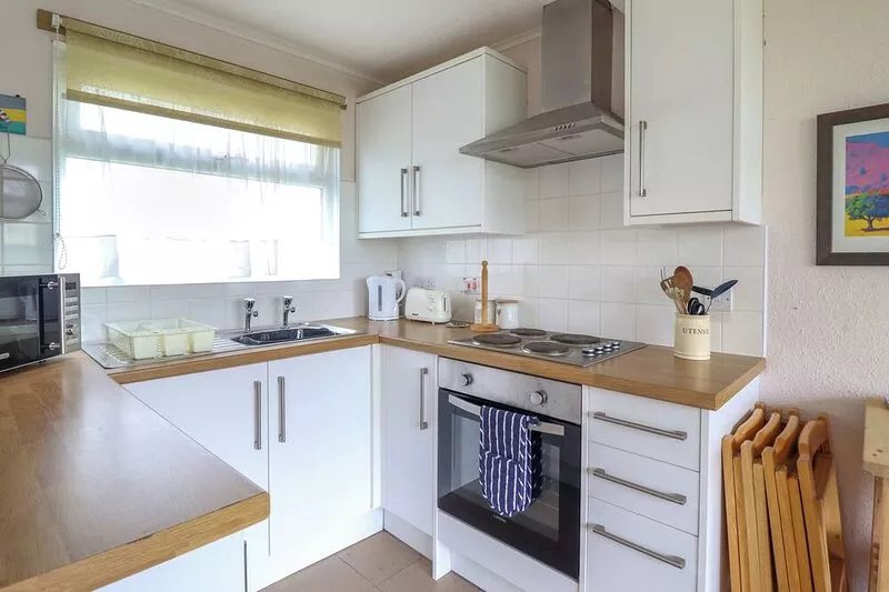 SEAHORSE, pet friendly, with a garden in Tywyn