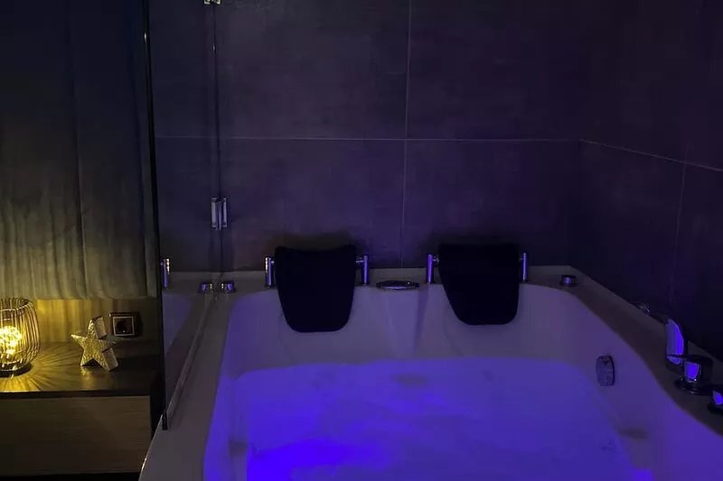 SpaNISH apartman -the most beautiful private SPA apartment with a jacuzzi in