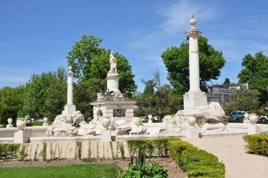 Fuente de Hercules y Anteo