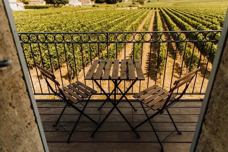 INVINDIA Vineyard Cottage, in the heart of Saint-Émilion vineyards