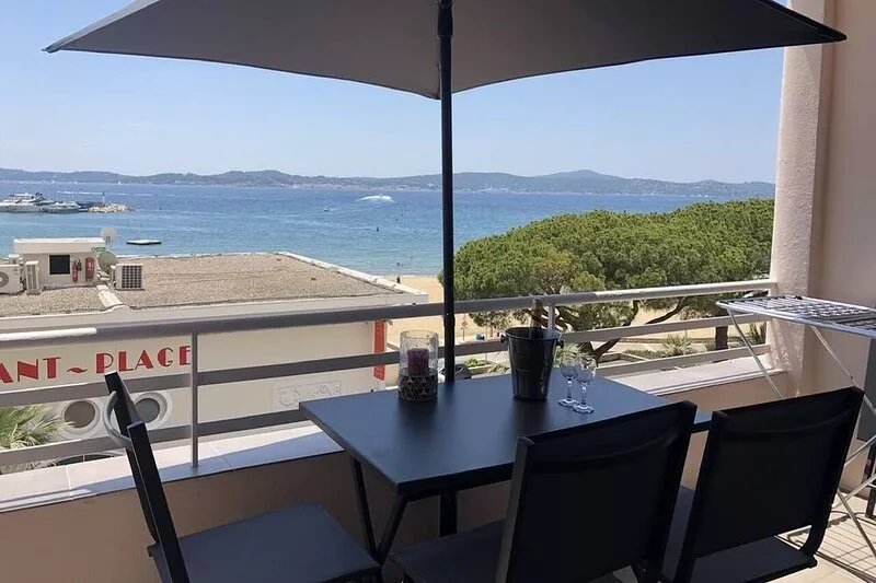 BEAUTIFUL APARTMENT THAT SLEEPS UP TO 6 GUESTS OFFERING A PANORAMIC SEA VIEW