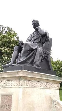 Statue of Edward Jenner