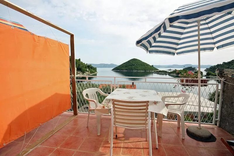Three bedroom apartment near beach Prožurska Luka, Mljet (A-4939-a)