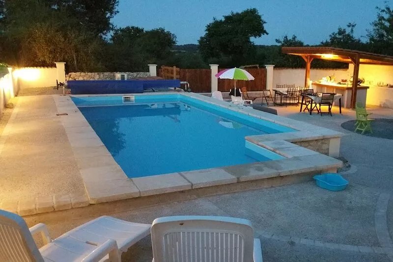 Private heated pool, a haven to share with friend and family, secluded location.