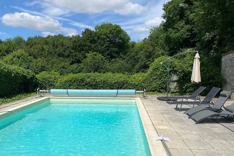 Beautiful country house with private garden and heated swimming pool