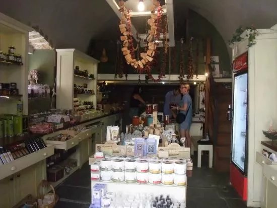 Edodimopolio Honey Shop wine and olive oil store