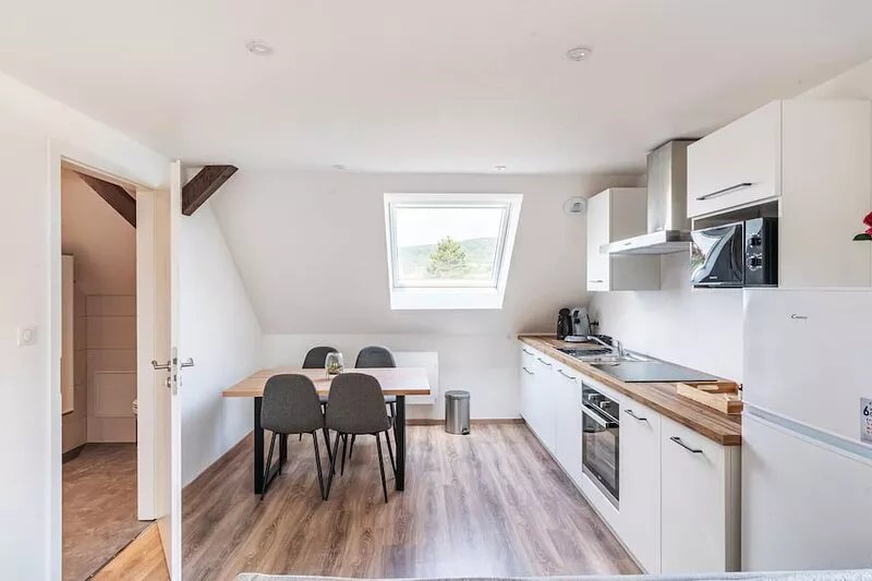 Gemütlich 6 - Two Bedroom Apartment, Sleeps 4