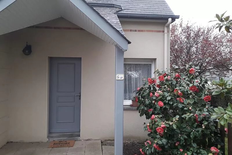 House on the heights of Dinard at 900 m from the beach in a quiet subdivision.