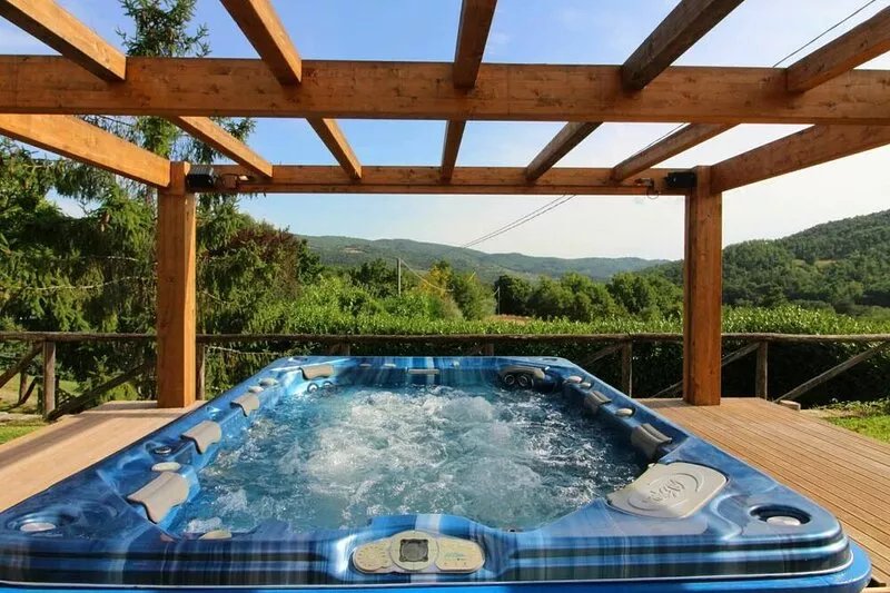Stunning private villa for 10 people with WIFI, A/C, private pool, TV and