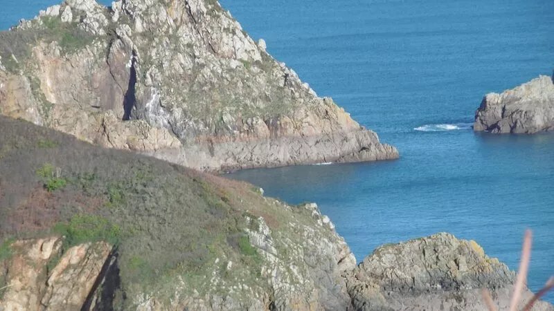 Delightful Stone Cottage Five Minutes Walk from the Coastal Path
