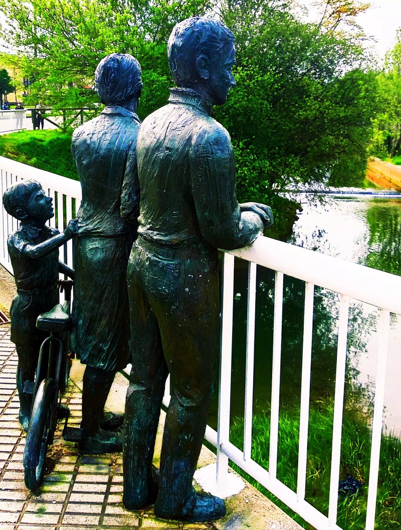 Escultura <La familia y sentimientos>