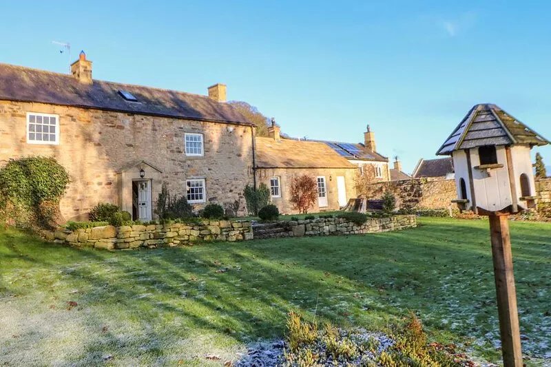 EAST FARM HOUSE, pet friendly, character holiday cottage in Humshaugh