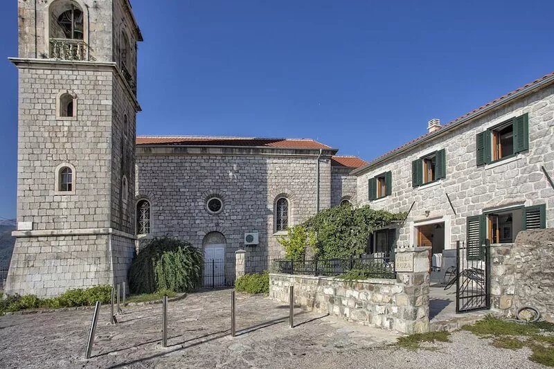 Detached Seafront House. 3 Bedrooms, 2 Bathrooms.