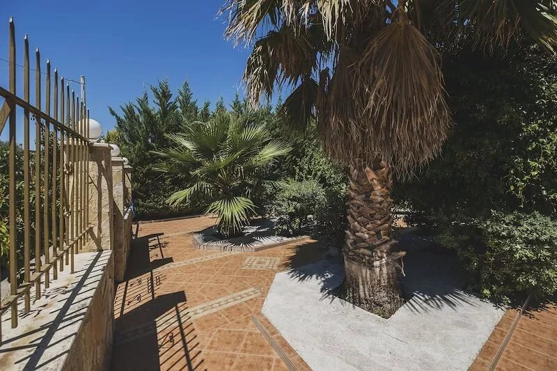 Family Summer Home with large Outdoors near Beach