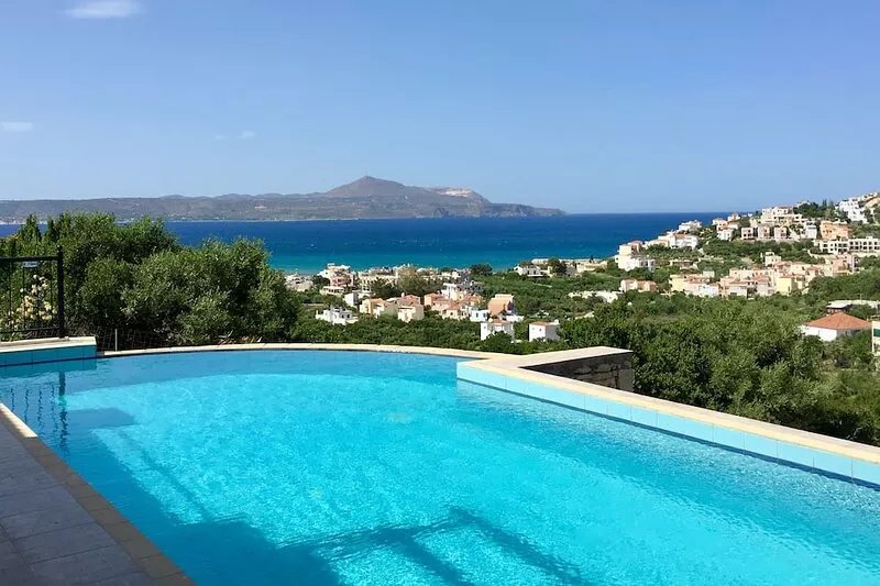 Spectacular sea view-Private Pool-Unlimited WiFi-Walking Distance to Beach