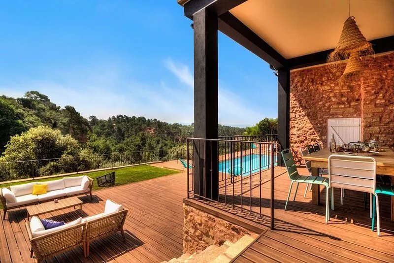 Prestigious property with 10 bedrooms, in Roussillons on 2 ha of land