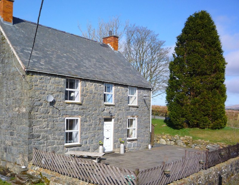 Cynythog Bach Farmhouse B & B