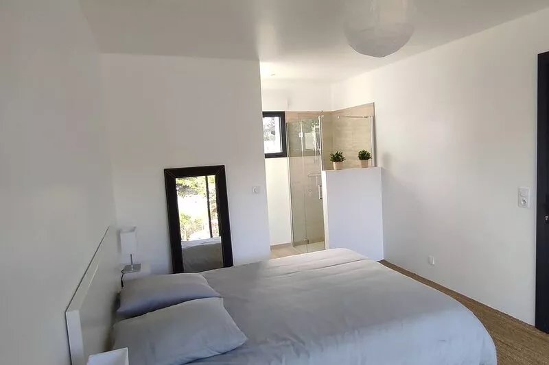 Large, beautiful modern house 50 m from the beach. For 8 to 11 people