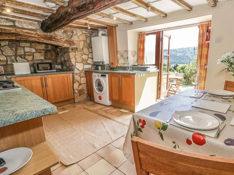 THE COTTAGE, character holiday cottage, with a garden in Llangollen