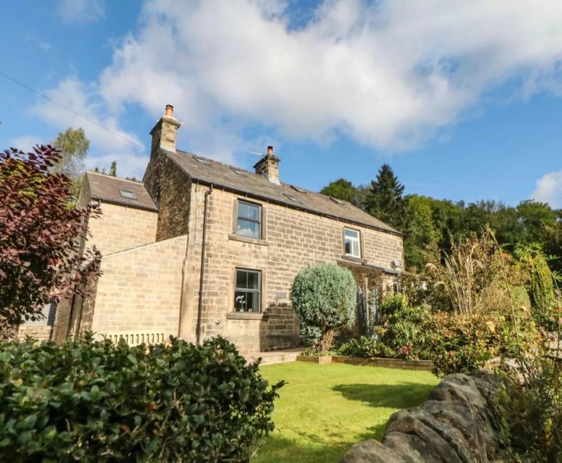 1 ORCHARD VIEW, character holiday cottage in Hathersage