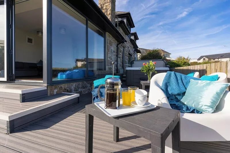 Granite Cottage in St Ives with Hot tub, Parking for 3, Views & Wifi