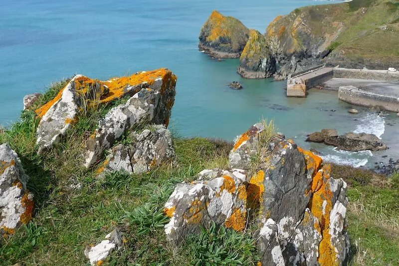 6~Short walk~Beach~Pubs~Shops: Chlorine safe Pool and Hot tub, Games room, WiFi