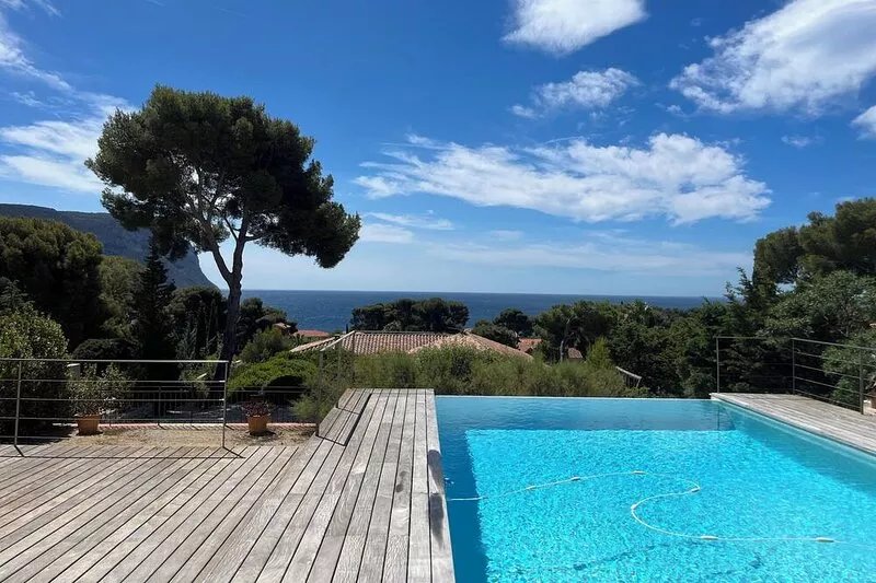 Cassis property with sea view and Cap Canaille