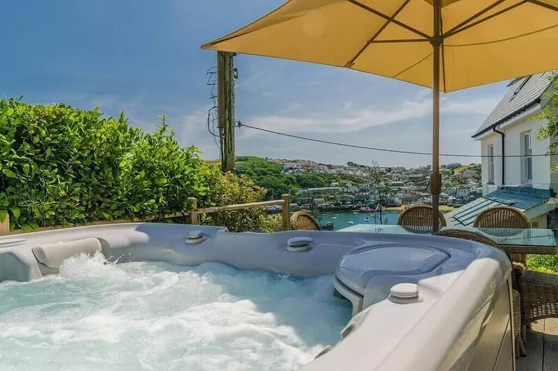 Entire Victorian school w. hot tub & harbour views