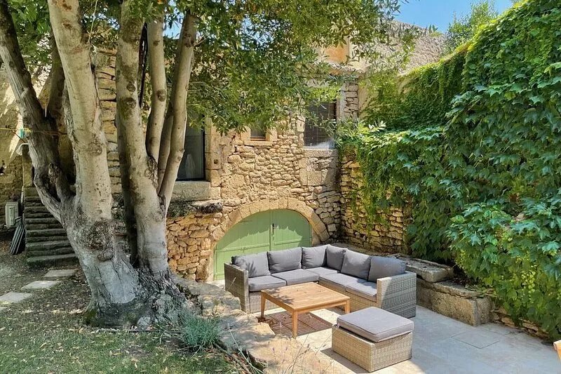 Village house with character - Pool and lawn. AC