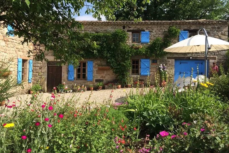 Beautiful restored farmhouse with pool, very private.