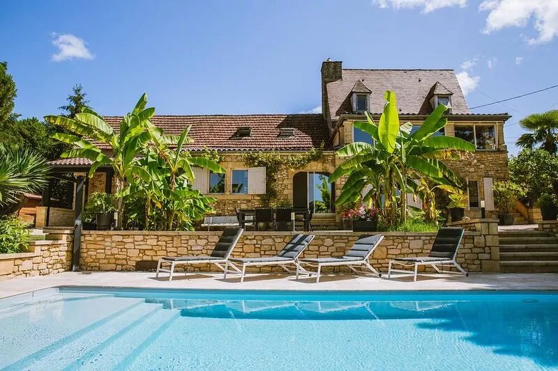 air-conditioned character house, garden, heated swimming pool, billiards games