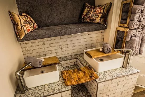 Phoenix Treatments & Beauty