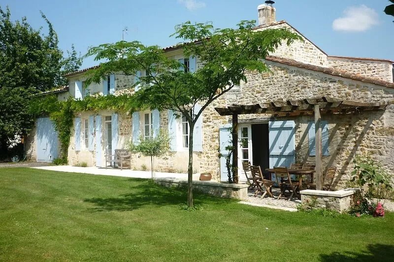 Charente house charm with private pool 25km from the sea