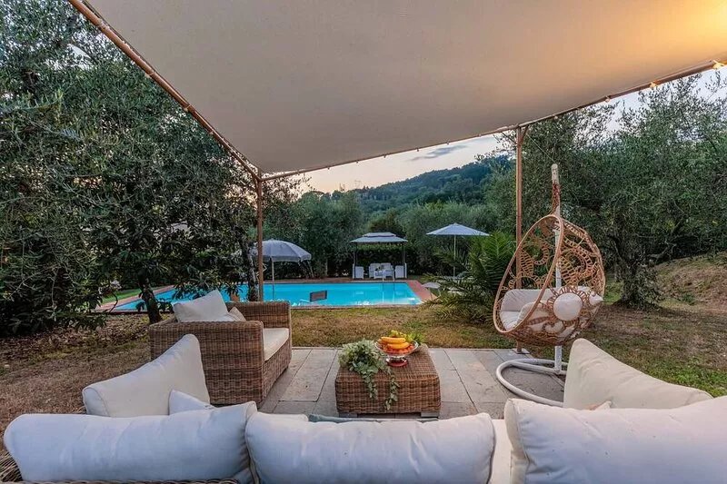 Villa Dondolino, a Stylish Farmhouse with Private Pool close to Lucca and the