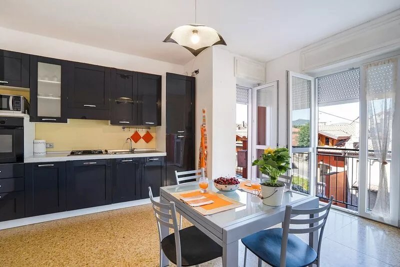 Iris Apartment Lago Maggiore with Lake View, Balconies Air Conditioning & Wi-Fi