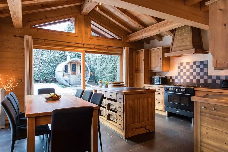 New 4 Double Bedroom En-suite Chalet- Breathtaking Mont Blanc Views From Hot Tub
