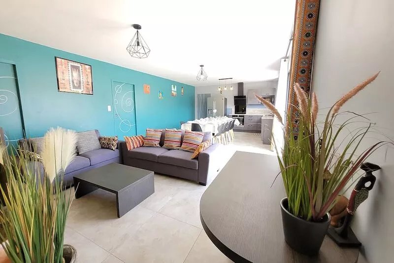 Villa la palmeraie- Jacuzzi, BEACH 200 m walk !