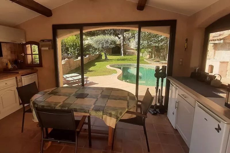 Ground floor, pool, pool house, close to the beach - sleeps 3 - Air-conditioned