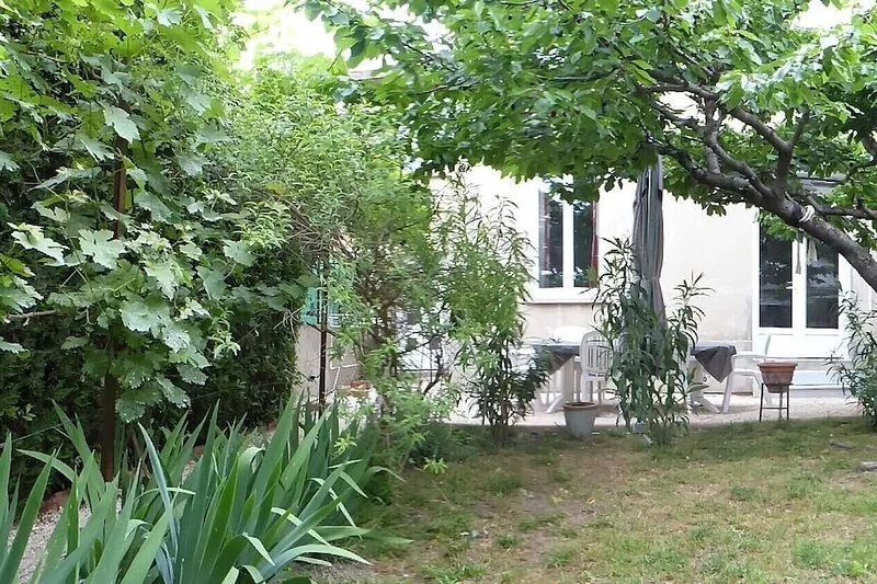 CHARMING INDEPENDENT HOUSE WITH GARDEN. FESTIVAL AND DISCOVERY PROVENCE