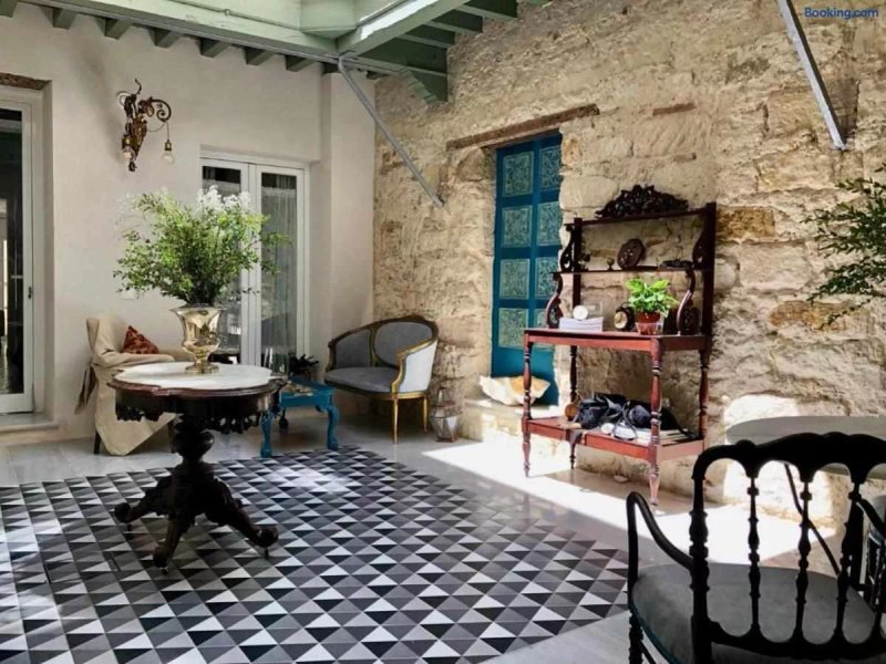Casa Portus Gaditanus s XVIII Patio Andaluz