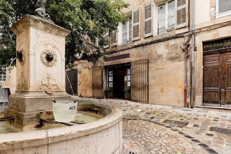 Bright apartment near the market, air-conditioned, 2 bedrooms, 2 bathrooms