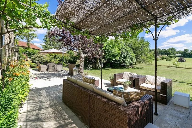 Charming 4-star Country Retreat with characterful Interior, Pool + Dog Friendly