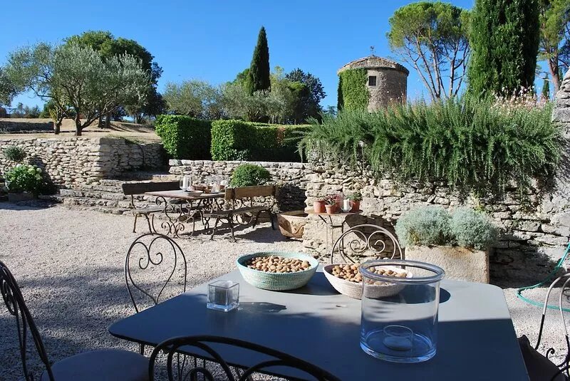 Exceptional Provencal farmhouse in Venasque, classified village