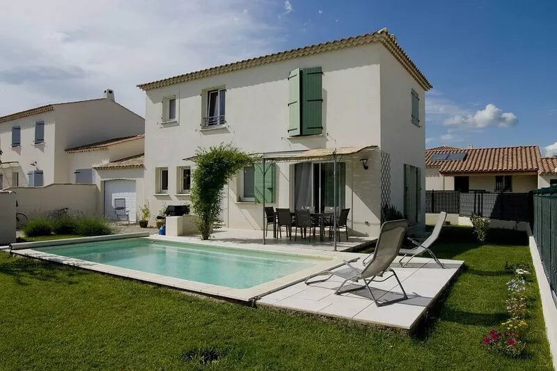 Villa with pool at the foot of the Alpilles
